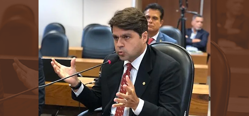 Paulo Câmara propõe implantação de carteira estudantil digital na Bahia