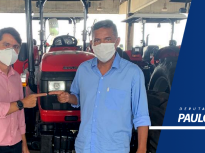 Deputado Paulo Câmara participa de entrega de trator destinado à Cristópolis com o secretário de Agricultura José Carlos