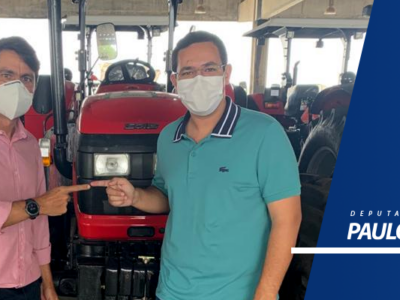 Deputado Paulo Câmara participa de entrega de trator destinado à LEM com o vice-prefeito Filipe Fernandes