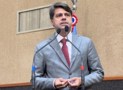 Paulo Câmara realiza audiência pública sobre venda casada de livros escolares por colégios particulares de Salvador