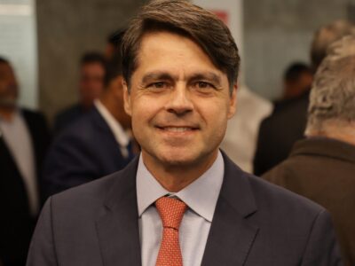 Paulo Câmara propõe obrigatoriedade de coleta seletiva em condomínios habitacionais da Bahia