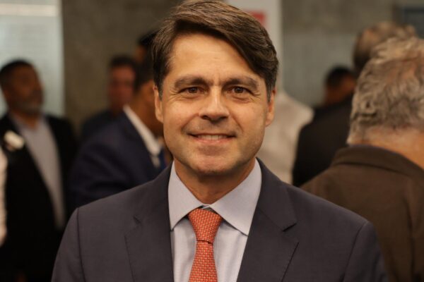 Paulo Câmara propõe obrigatoriedade de coleta seletiva em condomínios habitacionais da Bahia