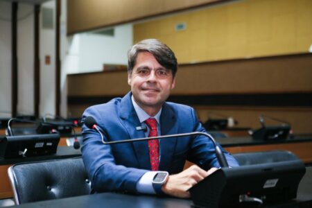 Paulo Câmara propõe criação da central de treinamento para cão-guia na Bahia