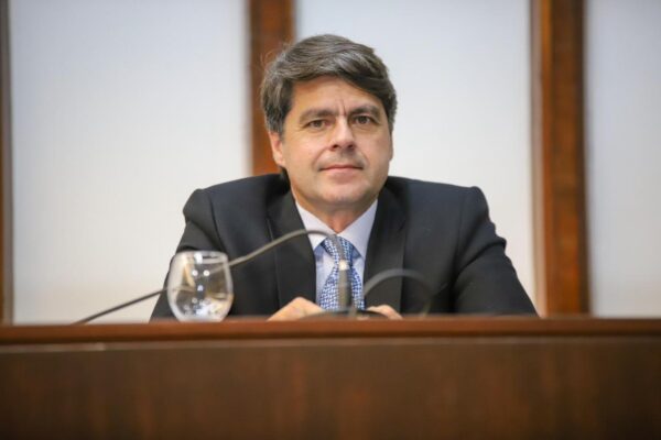 Paulo Câmara propõe criação de Plano Estadual de Educação para crianças com dislexia